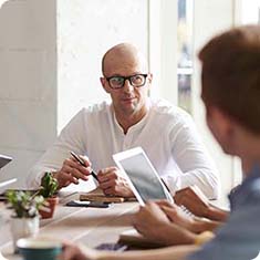 Should the Best Support Agents be Arrogant?